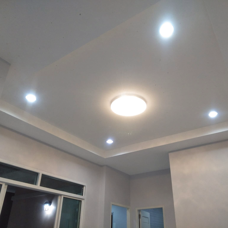 โคมไฟเพดาน LED พร้อมรีโมท ปรับแสงได้ 3 สี