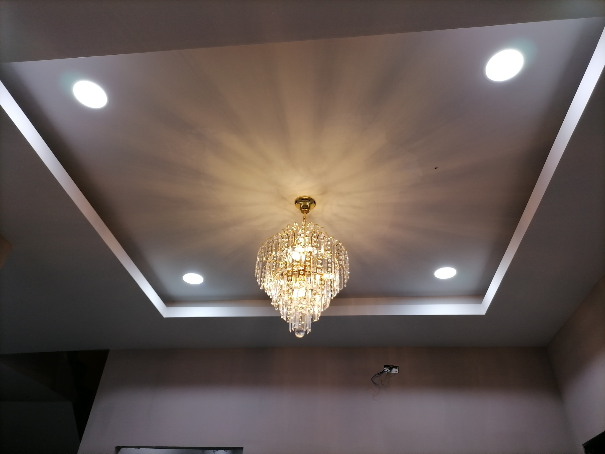 โคมระย้าคริสตัล Crystal Light ฝ้าหลุม เพิ่มความหรูหราให้ทุกพื้นที่